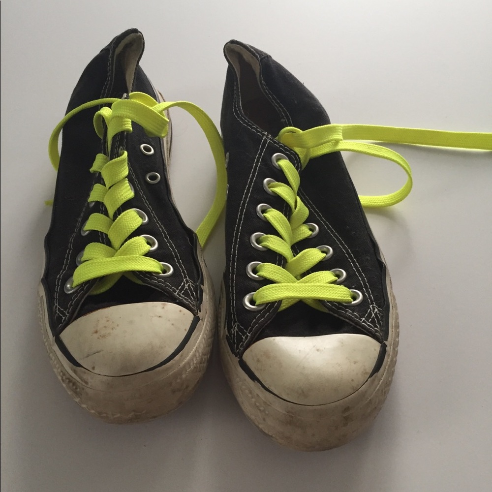 Black low converse